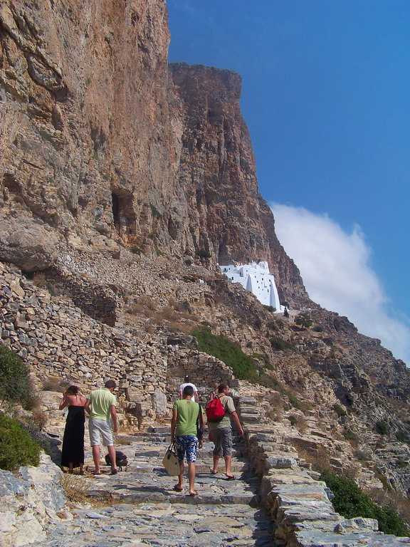  Manastir Panagia Hozoviotissa na ostrvu Amorgos 